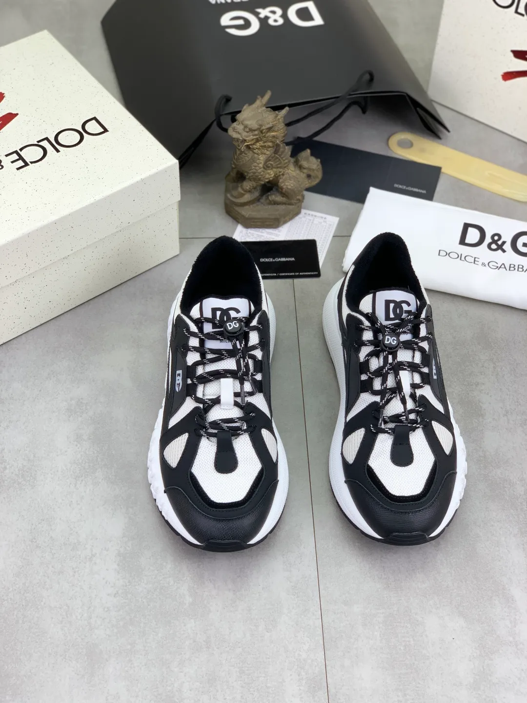 Men's men's shoes 💰P580💰[New model] Couple 🧑‍🤝‍🧑 style Top original order quality Synchronized with "DOLCE&GABBANA [Dolce & Gabbana] ~ High quality." Effect Low-top casual DG men's shoes, loved by many celebrities, using high-end imported top-layer calfskin splicing design + cowhide feet, simple and elegant, perfectly interpreting the latest inspiration of shoes, integrating classics and fashion. Luxurious dreams, dominating fashion Suitable for drivers, light and comfortable to drive, light and breathable for outdoor travel, high-end quality, trustworthy, 6️⃣colors🉑️ to choose from! Code number: 35-46